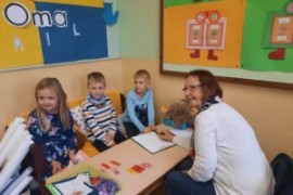 LESEN mit unseren LESEOMIS (1c)