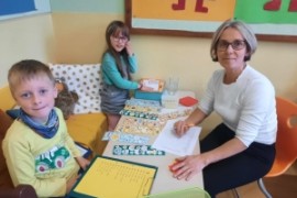 LESEN mit unseren LESEOMIS (1c)