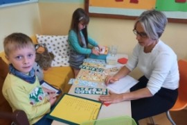 LESEN mit unseren LESEOMIS (1c)