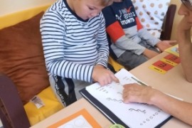 LESEN mit unseren LESEOMIS (1c)