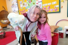 LESEN mit unseren LESEOMIS (1c)
