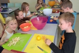 Obstsalat der 1.b