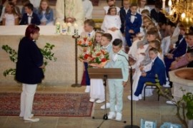 Erstkommunion: „Ich bin der Weinstock, ihr seid die Reben – Bleibt mit mir verbunden!“