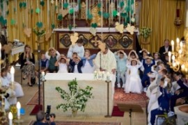 Erstkommunion: „Ich bin der Weinstock, ihr seid die Reben – Bleibt mit mir verbunden!“