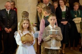 Erstkommunion: „Ich bin der Weinstock, ihr seid die Reben – Bleibt mit mir verbunden!“