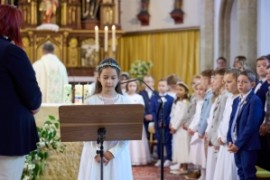 Erstkommunion: „Ich bin der Weinstock, ihr seid die Reben – Bleibt mit mir verbunden!“